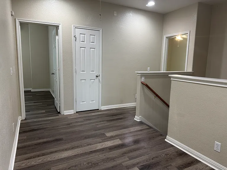 Upstairs common area / 2nd living