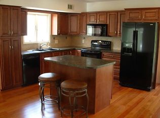 28533 Pontiac Trl, South Lyon, MI