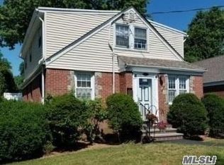 151 Kensington Rd S, Garden City, NY 11530