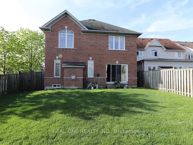 29 Duckfield Cres — Photo 3