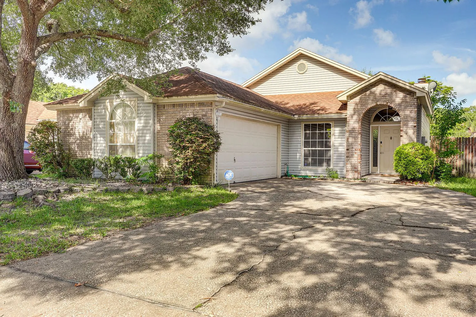 3 bed, 2.0 bath, 1485 sqft, $8,789 — Photo 4
