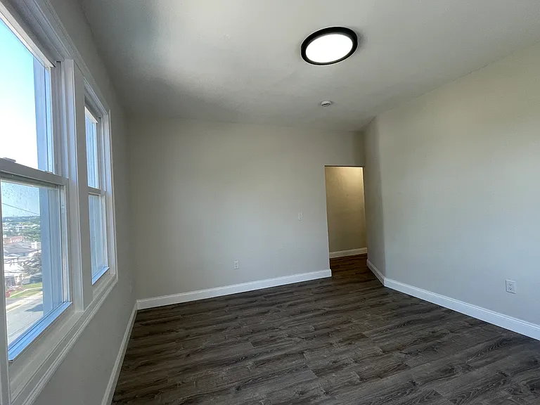 17 Conover Ave #2R — Photo 6
