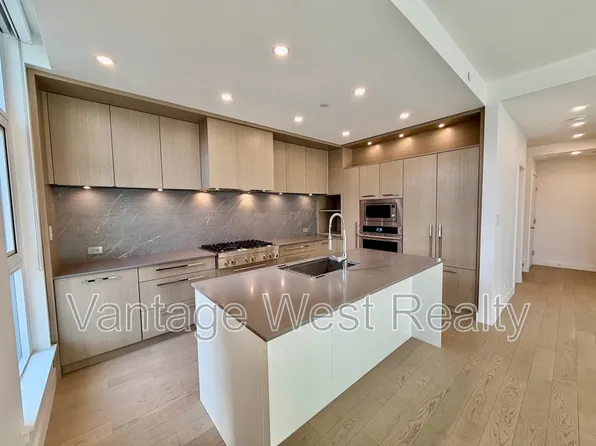 3352 Richter St #Townhouse 1, Kelowna, BC V1W 3R4