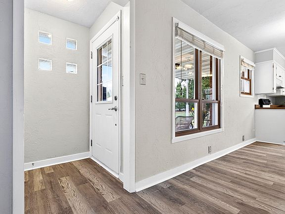 4th image of 22 Johnson Ct