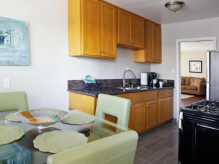6322 Vineland Ave #4 — Photo 9