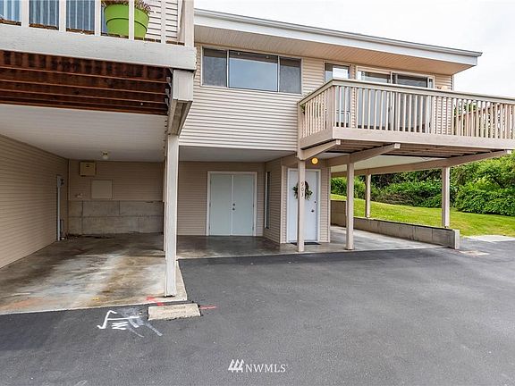 4th image of 903 NE Lindsay St #301