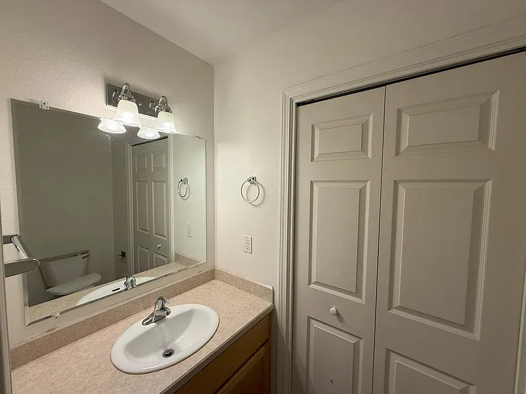 1875 SW Salmon Ave — Photo 5