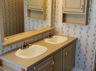 110 Glenn Ln, Beulaville, NC 28518