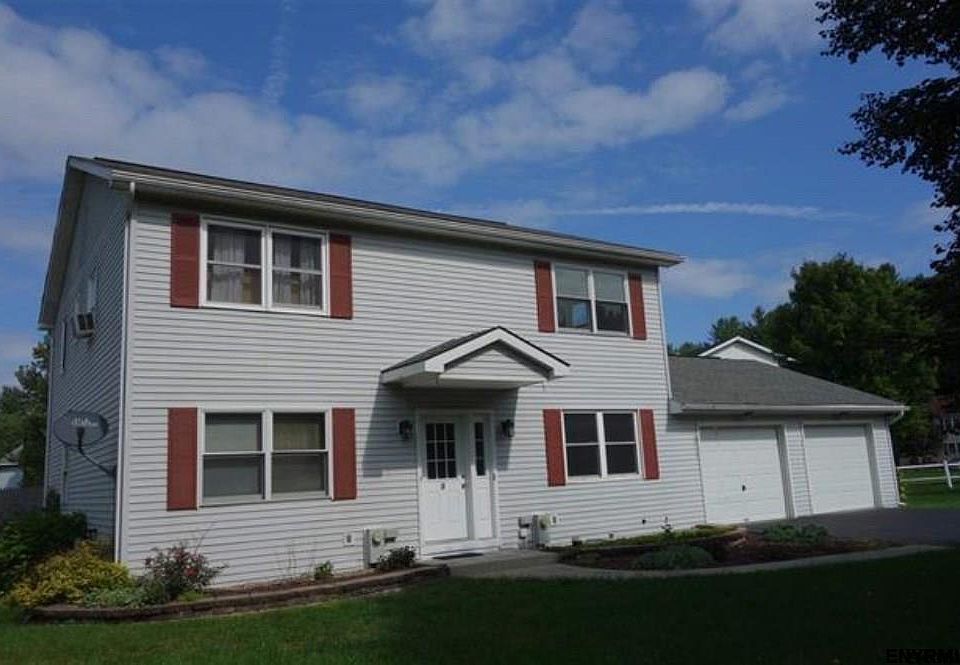 1st image of 10 Woodridge Cir