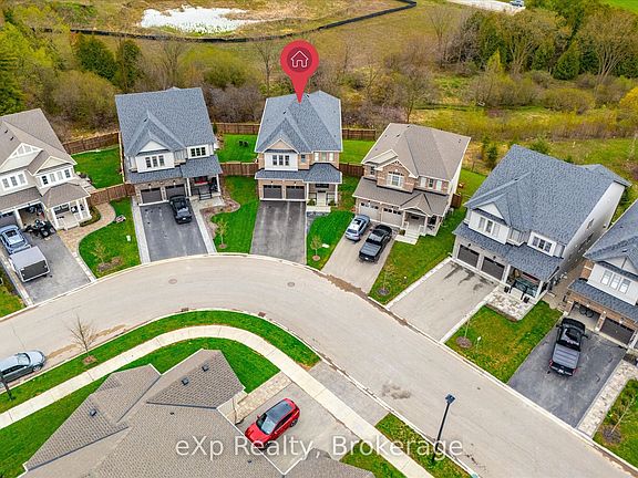 2nd image of 201 McFarlane Cres