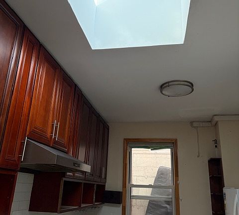 2nd image of 186 Dahill Rd #2F