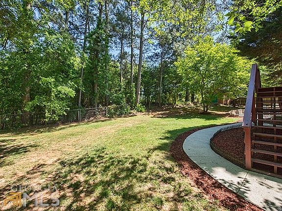 4th image of 202 Windfield Dr