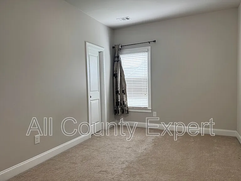 1674 Fairview Dr — Photo 23