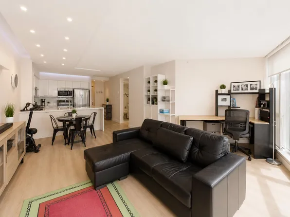 6088 Willingdon Ave #1802, Burnaby, BC V5H 4V2