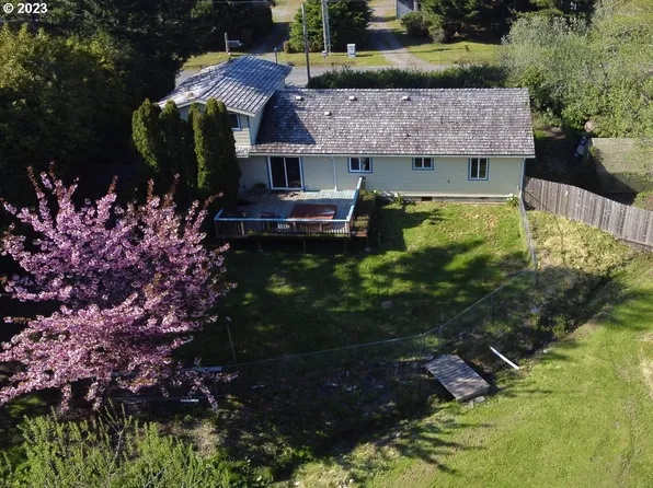 92738 Knapp Rd, Port Orford, OR 97465