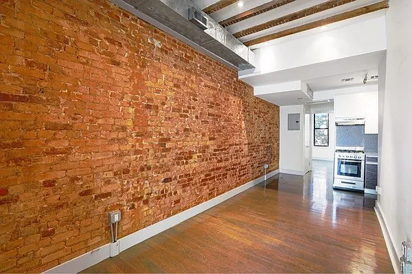 Rented by Arwell Realty | media 28