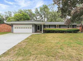 1305 Viola Dr, Hudson, IL 61761