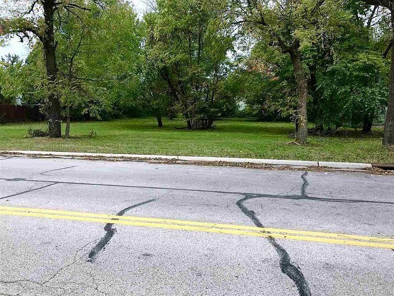 2nd image of 1925 Shirland Ave