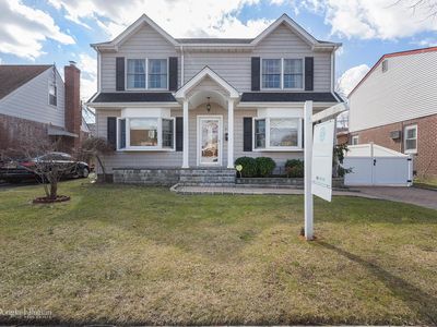 975 Oaks Dr, Franklin Square, NY, 11010