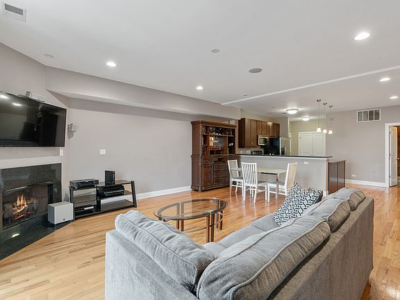 5th image of 4616 N Kenmore Ave APT 403