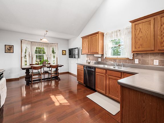 5th image of 1220 Sassafras Ln