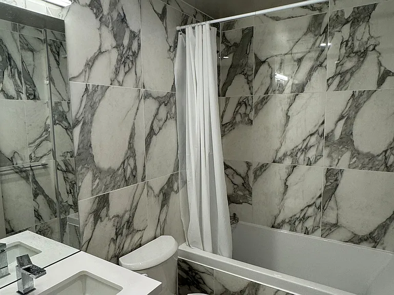 195 McCaul St #710 — Photo 5