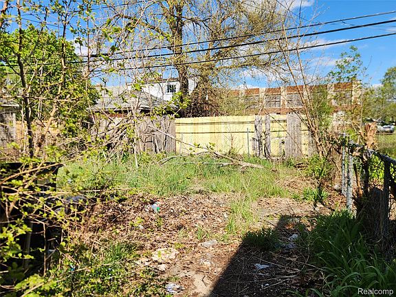 5th image of 15718 Northlawn St