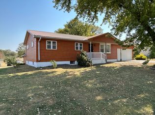 437 N 6th St, Geneva, NE 68361