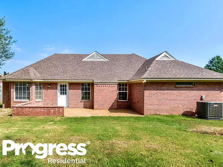 1261 Thames Dr — Photo 16