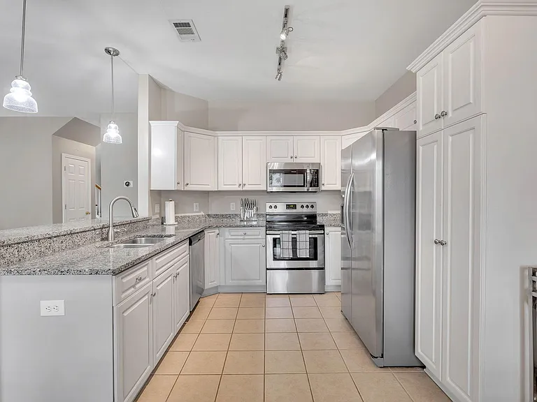 407 Normandy Cir — Photo 21