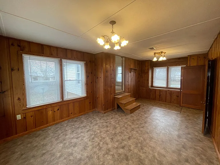 806 E Center St — Photo 18