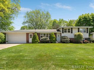7516 Harmon Ln, Jenison, MI 49428