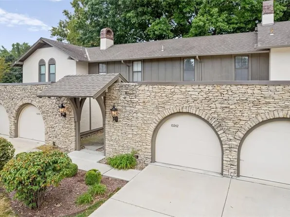 10242 Foster St, Overland Park, KS 66212