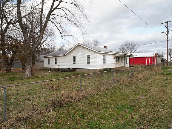 3rd image of 221 Trowbridge Rd