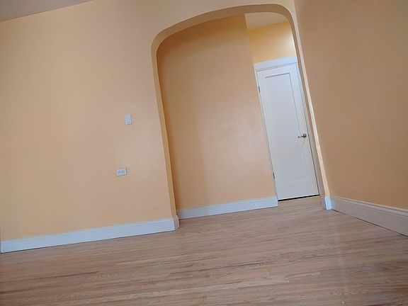 3rd image of 162 E 19th St APT 15