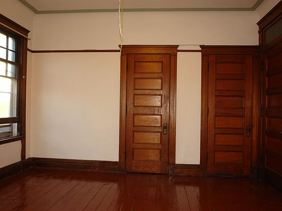 5th image of 105 S Eastern Ave