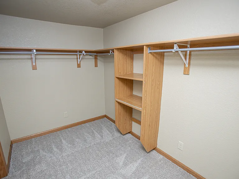 1015 Madison St E — Photo 16