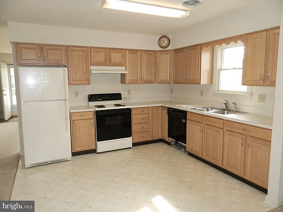 4th image of 202 Winding Oak Dr