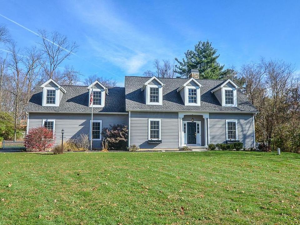 1st image of 1318 Burg St