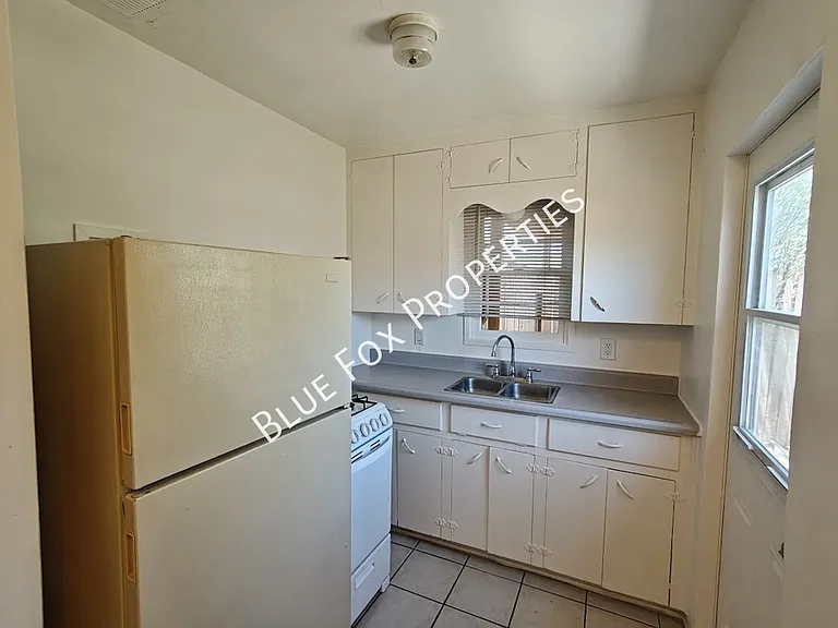 3241 E Bermuda St #2 — Photo 7