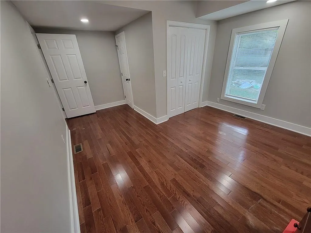3 bed, 2.0 bath, 1200 sqft, $1,995 — Photo 3