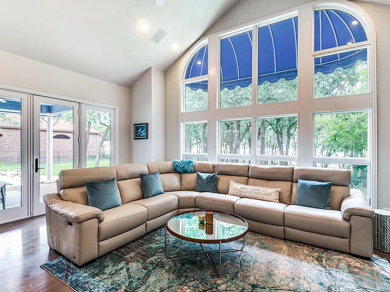 825 Carrie Ln — Photo 10