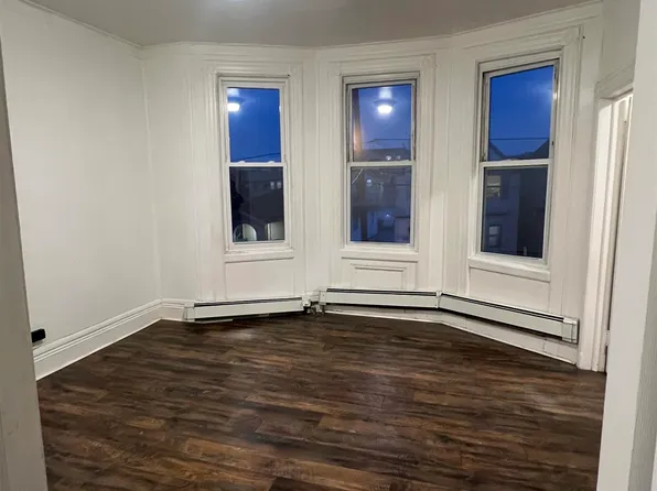 1511 46th Street image 2 of 13