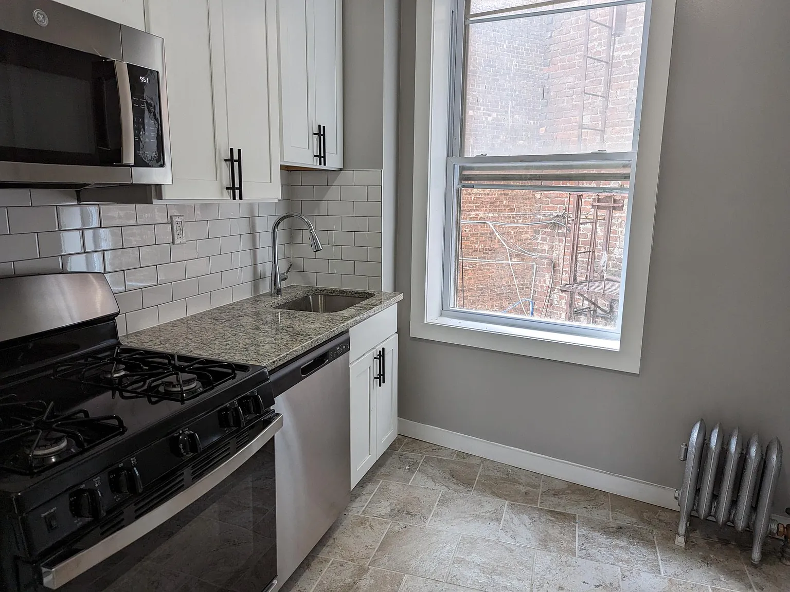 2 bed, 1.5 bath, $2,095 — Photo 4
