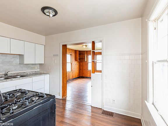 4th image of 6824 Huron Ave