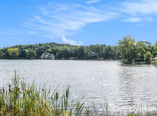 2258B Edgewater Dr NE, Grand Rapids, MI 49525