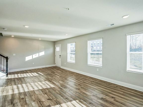 3rd image of 4158 Skipton Pl