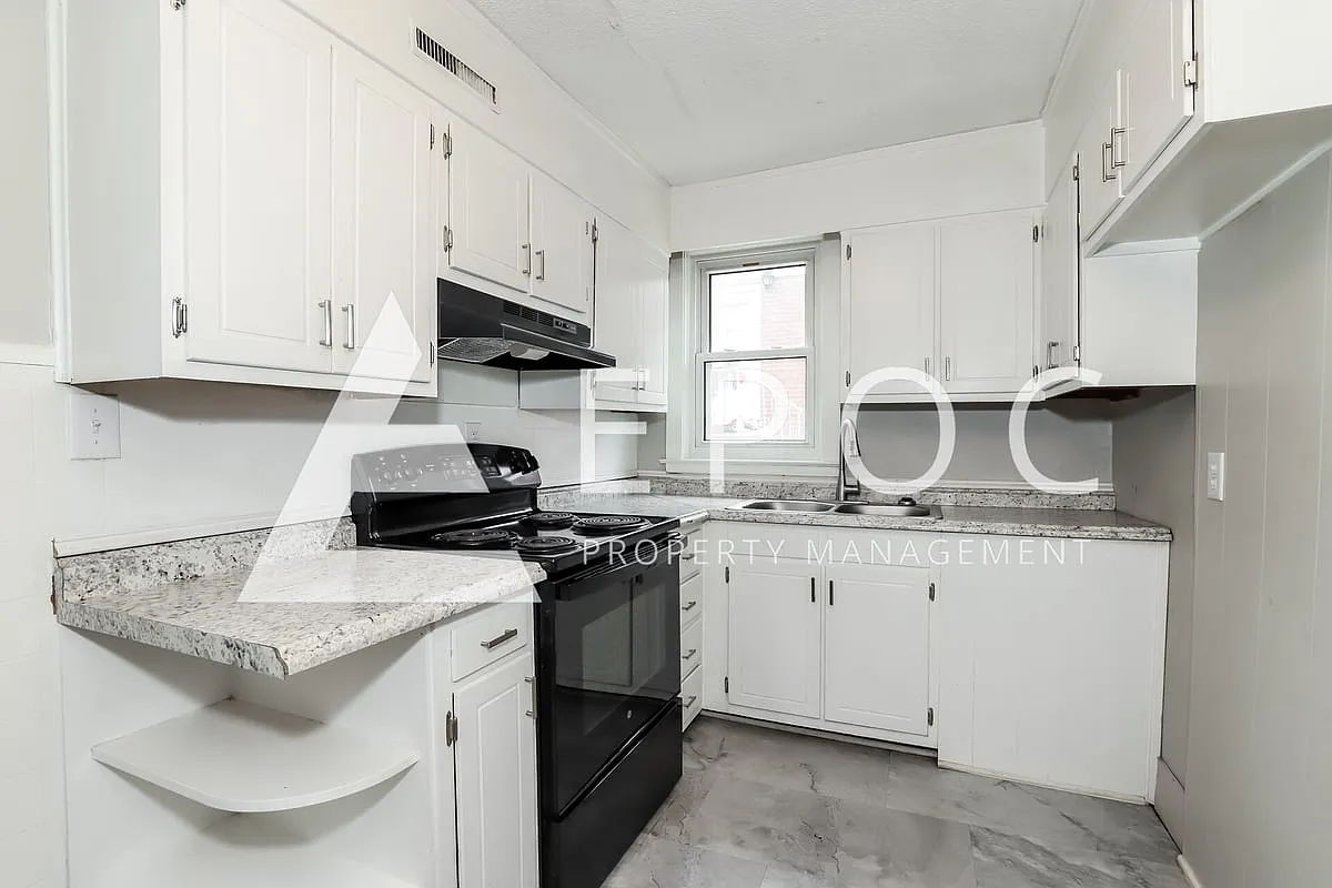 1115 S Benbow Rd — Photo 4