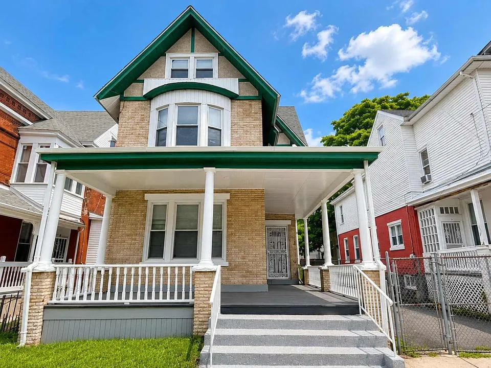 292 Spring St