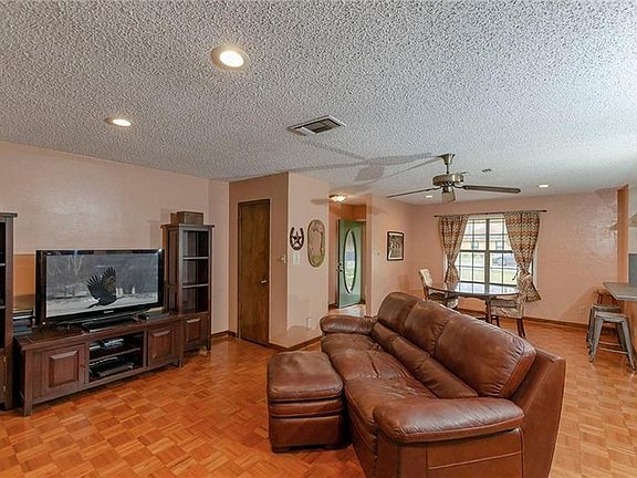 5th image of 1218 Clearwater Dr